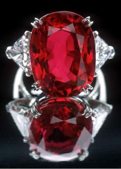 听说这几颗红色石头价值连城，世间罕见！