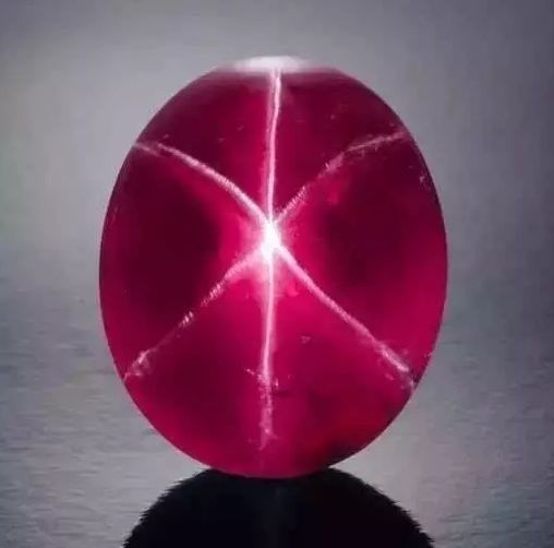 听说这几颗红色石头价值连城，世间罕见！