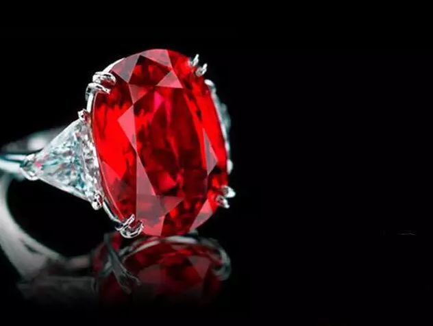 听说这几颗红色石头价值连城，世间罕见！