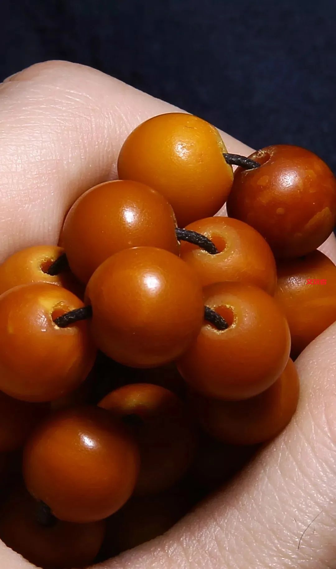 夏天抓紧玩这四种文玩，上色包浆的速度能翻好几倍！