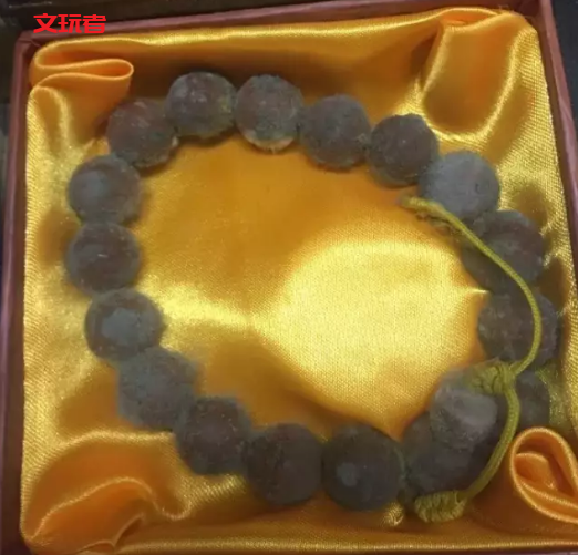 夏天抓紧玩这四种文玩，上色包浆的速度能翻好几倍！