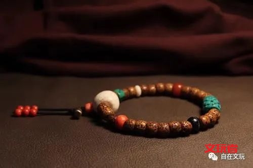 比瑞幸咖啡财务造假更坑人的是文玩圈里这个败类，曾经在央视上疯狂打广告