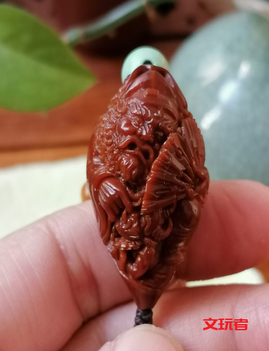 夏天抓紧玩这四种文玩，上色包浆的速度能翻好几倍！