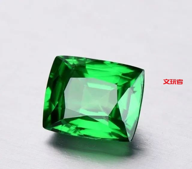 这种“绿色石头”为什么地位这么高？敢与祖母绿叫嚣？