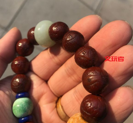 夏天抓紧玩这四种文玩，上色包浆的速度能翻好几倍！