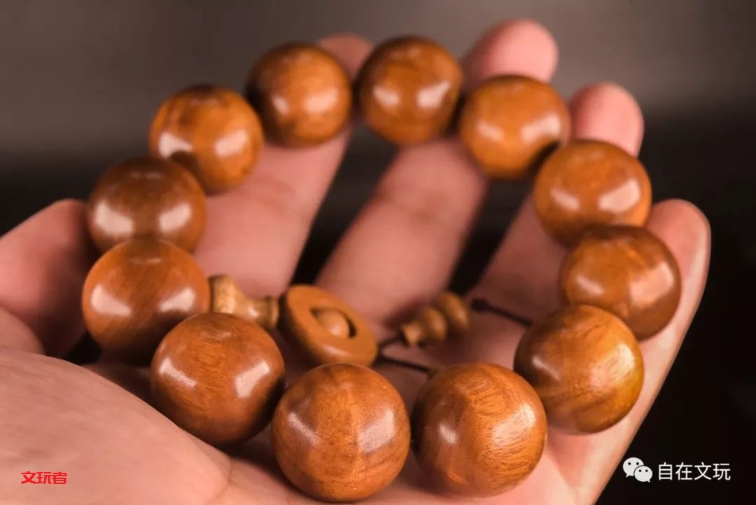 文玩是有味道的,有的香飘十里，有的臭不可闻