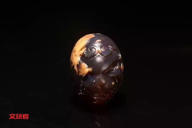 拿手串抵1300块房租？你说值不值？