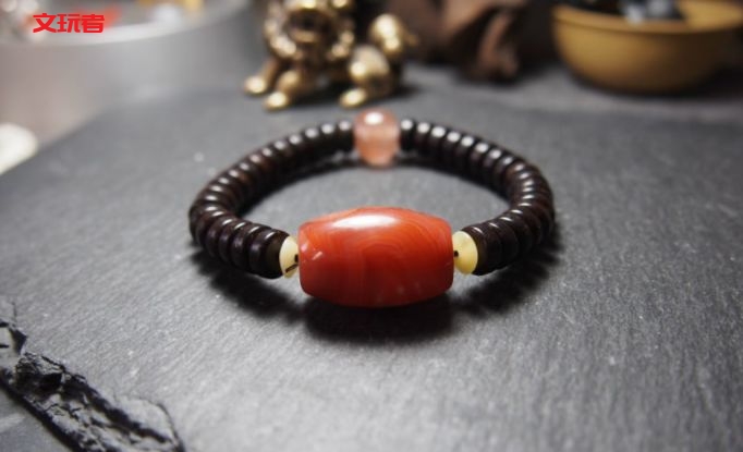 拿手串抵1300块房租？你说值不值？