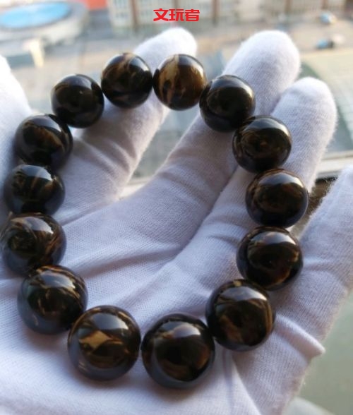 拿手串抵1300块房租？你说值不值？