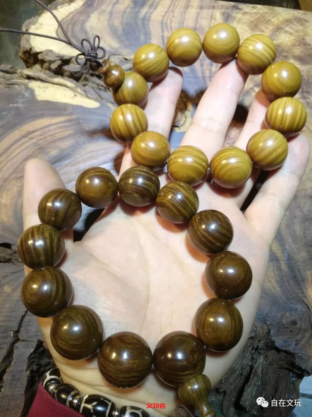 文玩是有味道的,有的香飘十里，有的臭不可闻