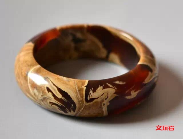 拿手串抵1300块房租？你说值不值？