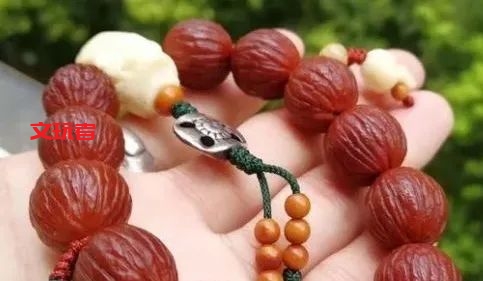 拿手串抵1300块房租？你说值不值？