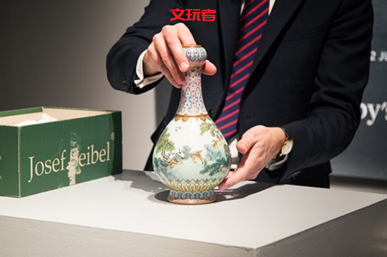 这个150块钱买的旧花瓶放了66年后，拍出8100万天价！